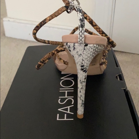 FashionNova In The Mix Heeled Sandal size 8 - Picture 2 of 3